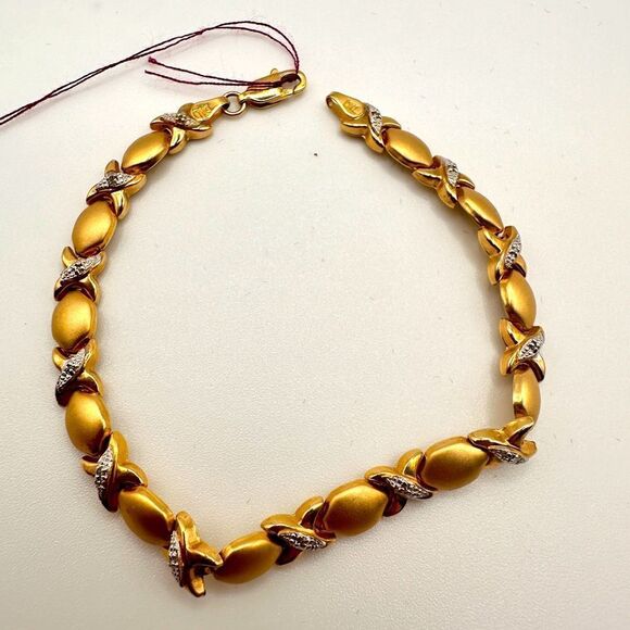 ESTATE PIECE! 14k yellow gold "XO" bracelet with diamond accents! - Picture 1 of 8